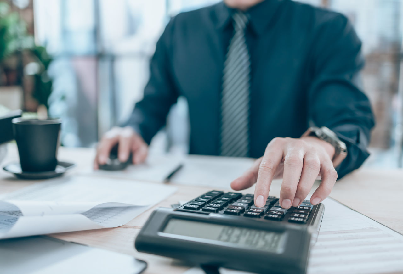 AKE Accountants working on calculating VAT returns